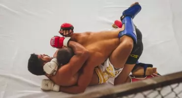 Jak analizować walki MMA i oceniać szanse zawodników przed pojedynkiem?