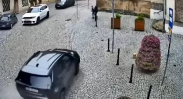 Wstrząsające nagranie wypadku w Bardzie. Tak zginęli 9-letni Natan i jego tato