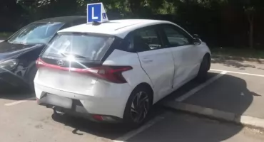 Instruktor nauki jazdy z sądowym zakazem… uczył kursanta jeździć po Wrocławiu