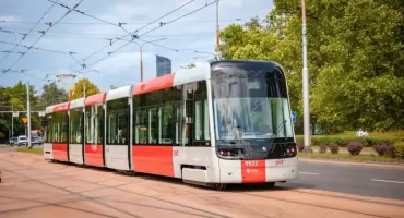 Do Wrocławia przyjechał najnowocześniejszy tramwaj Europy. Cały na biało