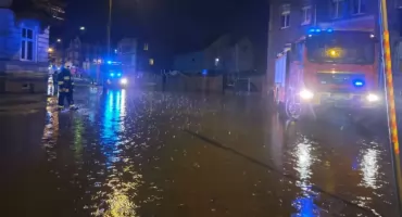 Blisko 300 interwencji strażaków po burzach w regionie. Zawalił się jeden budynek