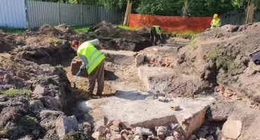 Sensacja na placu w centrum Wrocławia. Odkryli ślady średniowiecznych kościołów