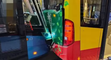 Tramwaj wjechał w autobus MPK we Wrocławiu. Cztery osoby poszkodowane