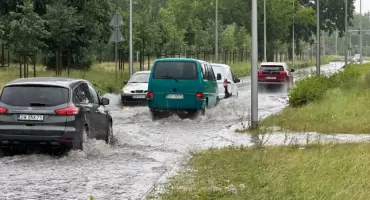 W środę nadal burze i ulewy we Wrocławiu i na Dolnym Śląsku. Zobacz, które ulice są zalane AKTUALIZACJA