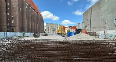 Co z budową apartamentów po Solpolu? Według planu za dwa lata mają tam wprowadzić się lokatorzy