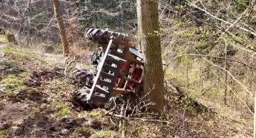 Tragedia pod Wrocławiem. Nie żyje mężczyzna przygnieciony przez ciągnik